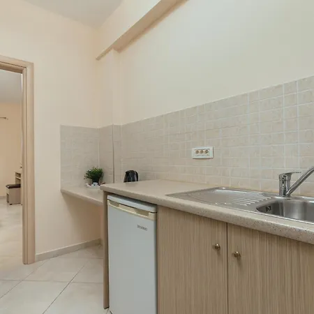 Yakinthos Hotel 3*