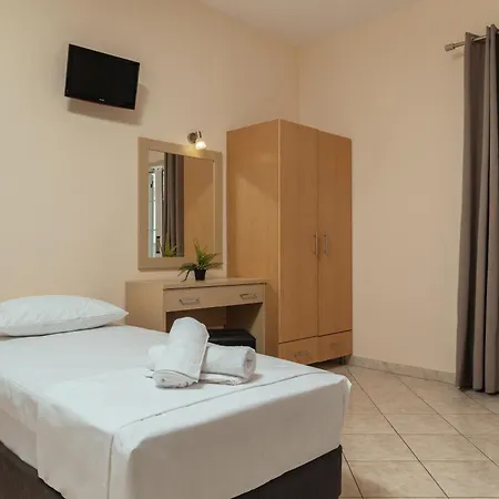 Yakinthos Hotel 3*
