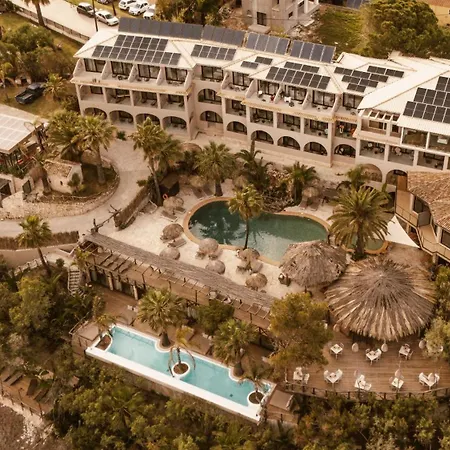 Gloria Maris And Hotel