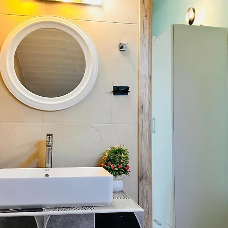 Dolce - Spacious Renovated With Unique Decor Perfect For 4 In Ideal For Fun And Relaxation