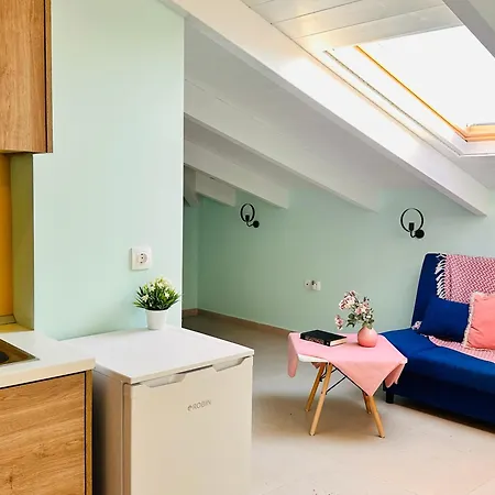 Apartment Dolce - Spacious Renovated With Unique Decor Perfect For 4 In Ideal For Fun And Relaxation