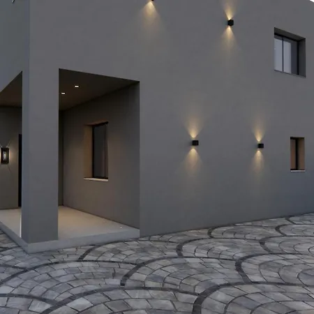 Villa Hollywood Villa, By Tk Management *