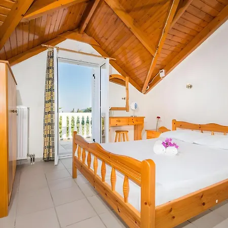 Tamar Apartments, *