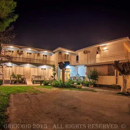 Byzantium Studios And Apartment