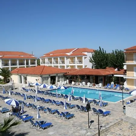 Aparthotel Village & Family 3*