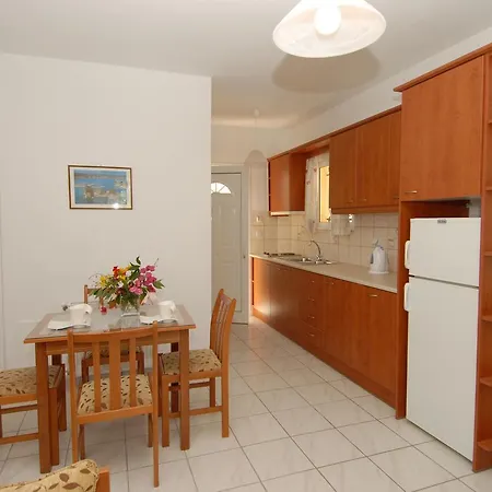 Apartment Tzanetos *