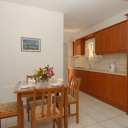 Tzanetos Apartment *