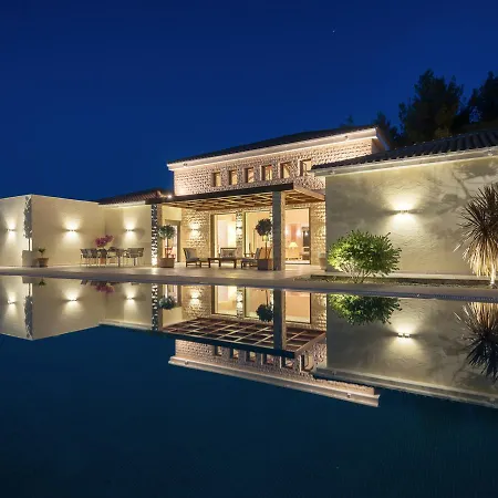 La Curva Villa Laganas