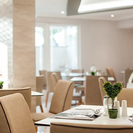 Garden Palace Hotel 4*