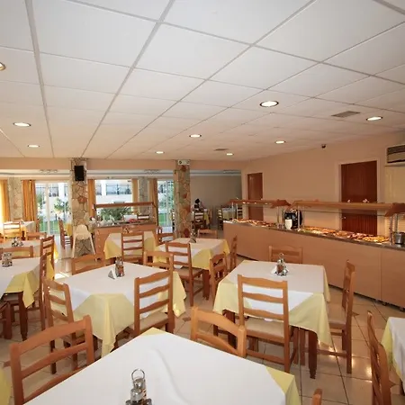 Village & Family Aparthotel 3*