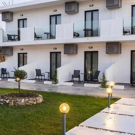 48 By Zante Plaza