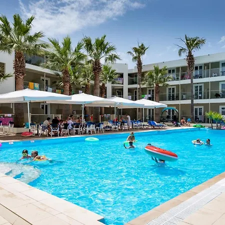 Hotel White Olive Premium Cameo