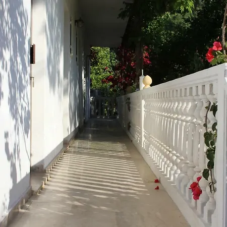 Pavlos Hotel 2*