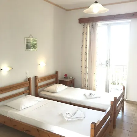Alexandros Hotel *
