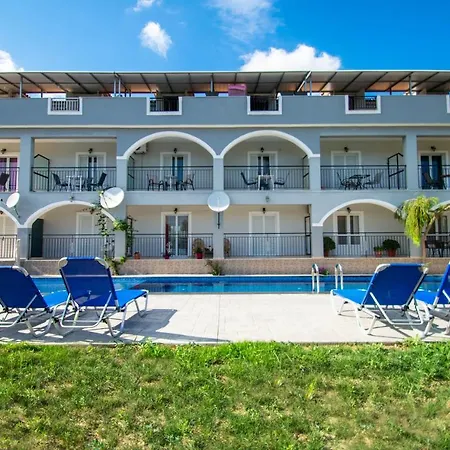 Brunswick - Pool & Beach Apartment *