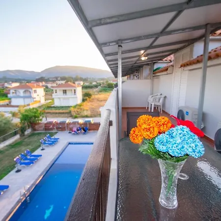 Brunswick - Pool & Beach Apartment *