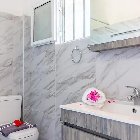 Brunswick - Pool & Beach Apartment Laganas
