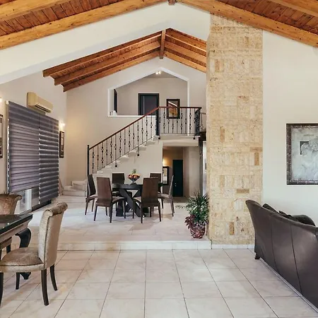Paradise Villa *