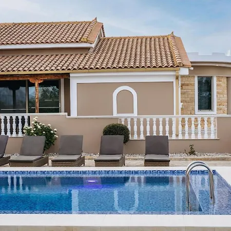 Villa Paradise *