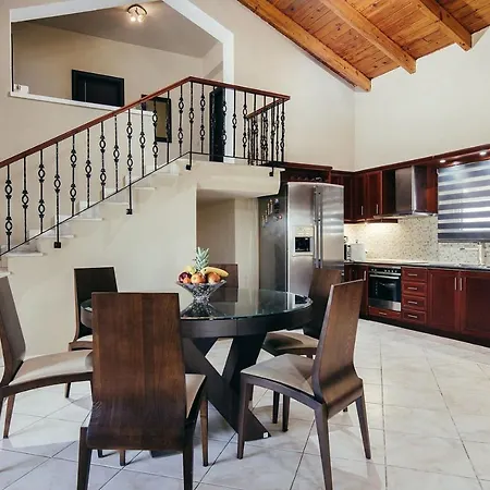Paradise Villa *