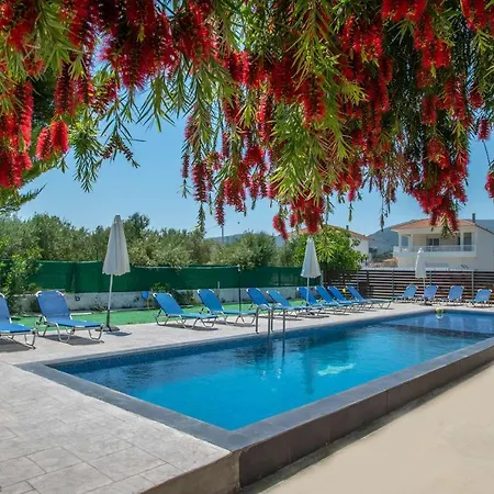 Brunswick - Pool & Beach