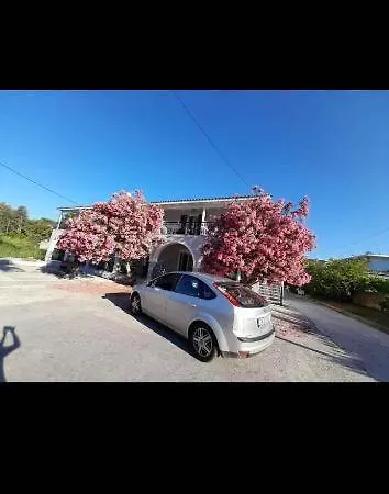 Panos Apartment *