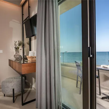 Horizon - Beachfront Luxury, By Zantewize *