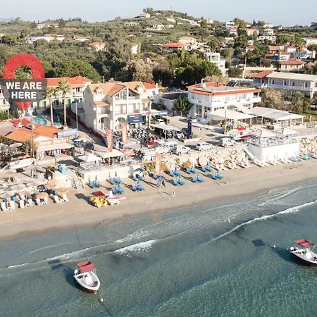 Manthos Beachfront Apartment *