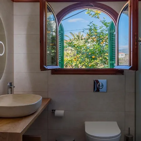 Amor Villa Laganas