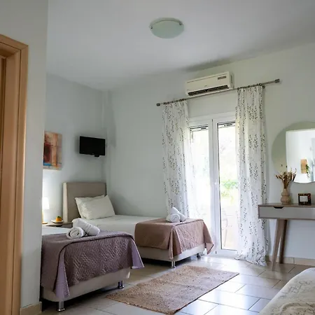 Tesys And Apartment Laganas
