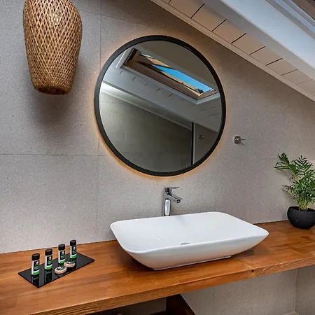 Horizon - Beachfront Luxury, By Zantewize Hotel *