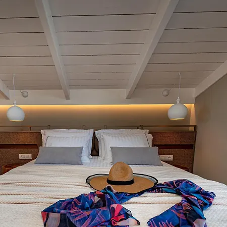 Hotel Horizon - Beachfront Luxury, By Zantewize *