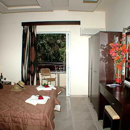 Hotel Canadian 3*
