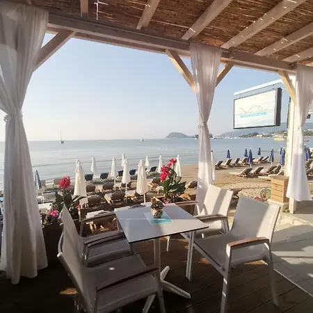 Casa Del Mar Bed & Breakfast 3*