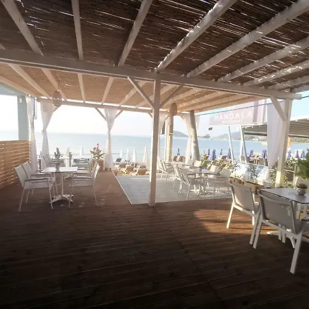 Casa Del Mar Bed & Breakfast 3*